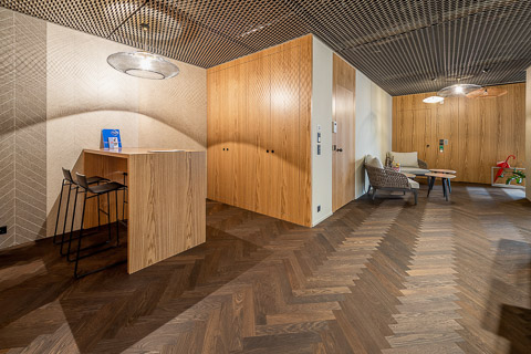 Fischgrät Räuchereiche Bank Raiffeisen Egg